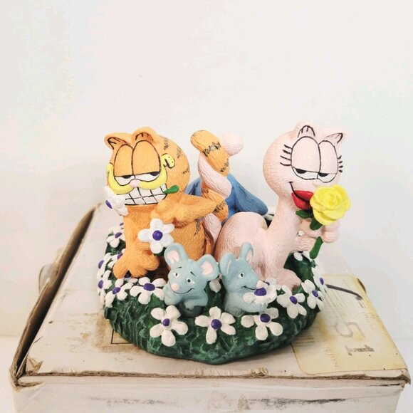 Vtg Danbury Mint 1993 Garfield Love in Bloom Figurine Jim Davis w/ Arlene - Picture 1 of 6